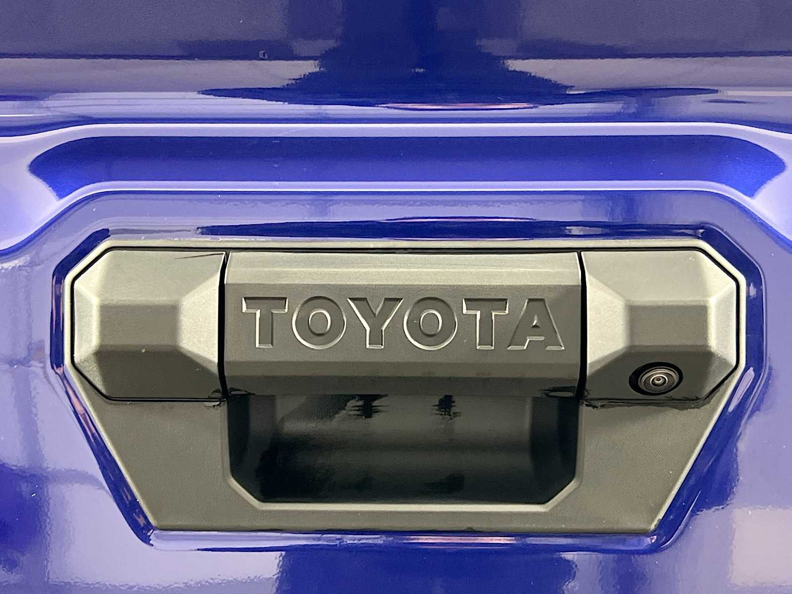 2025 Toyota Tacoma SR5 - Photo 17