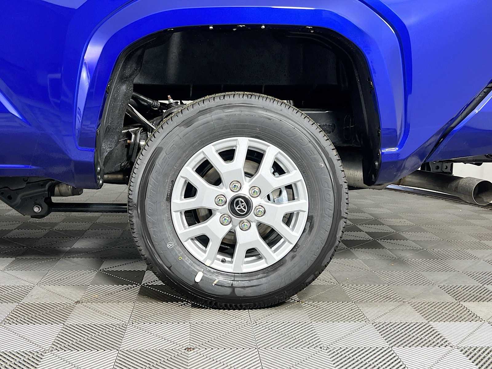 2025 Toyota Tacoma SR5 - Photo 18
