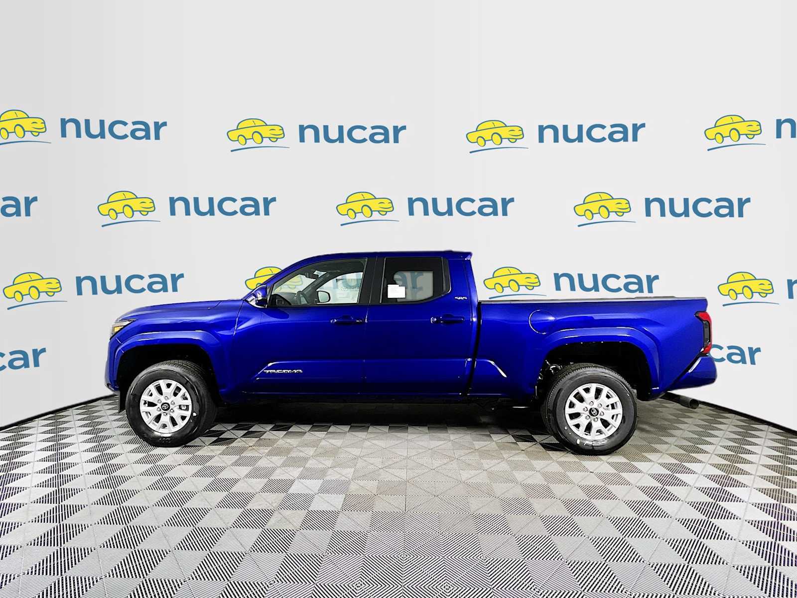 2025 Toyota Tacoma SR5 - Photo 3