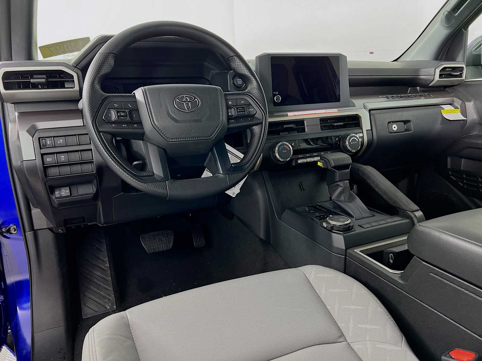 2025 Toyota Tacoma SR5 - Photo 6
