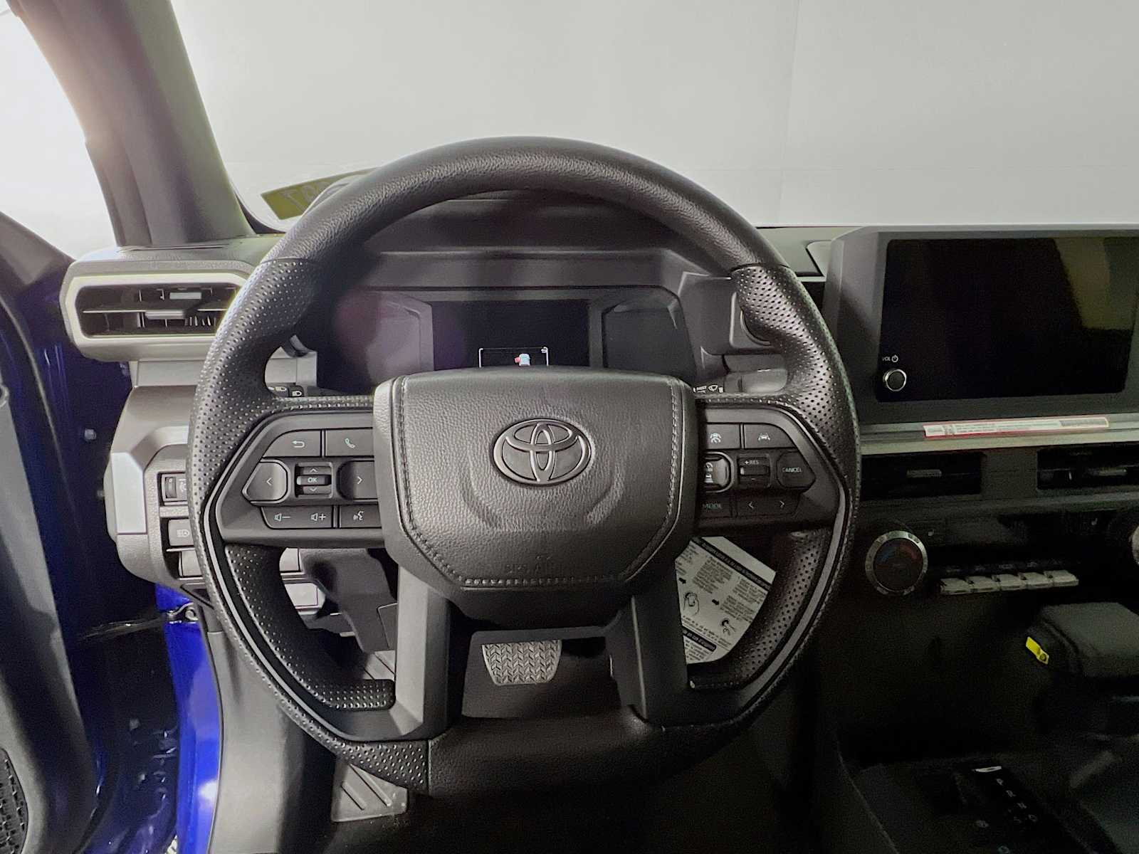 2025 Toyota Tacoma SR5 - Photo 7