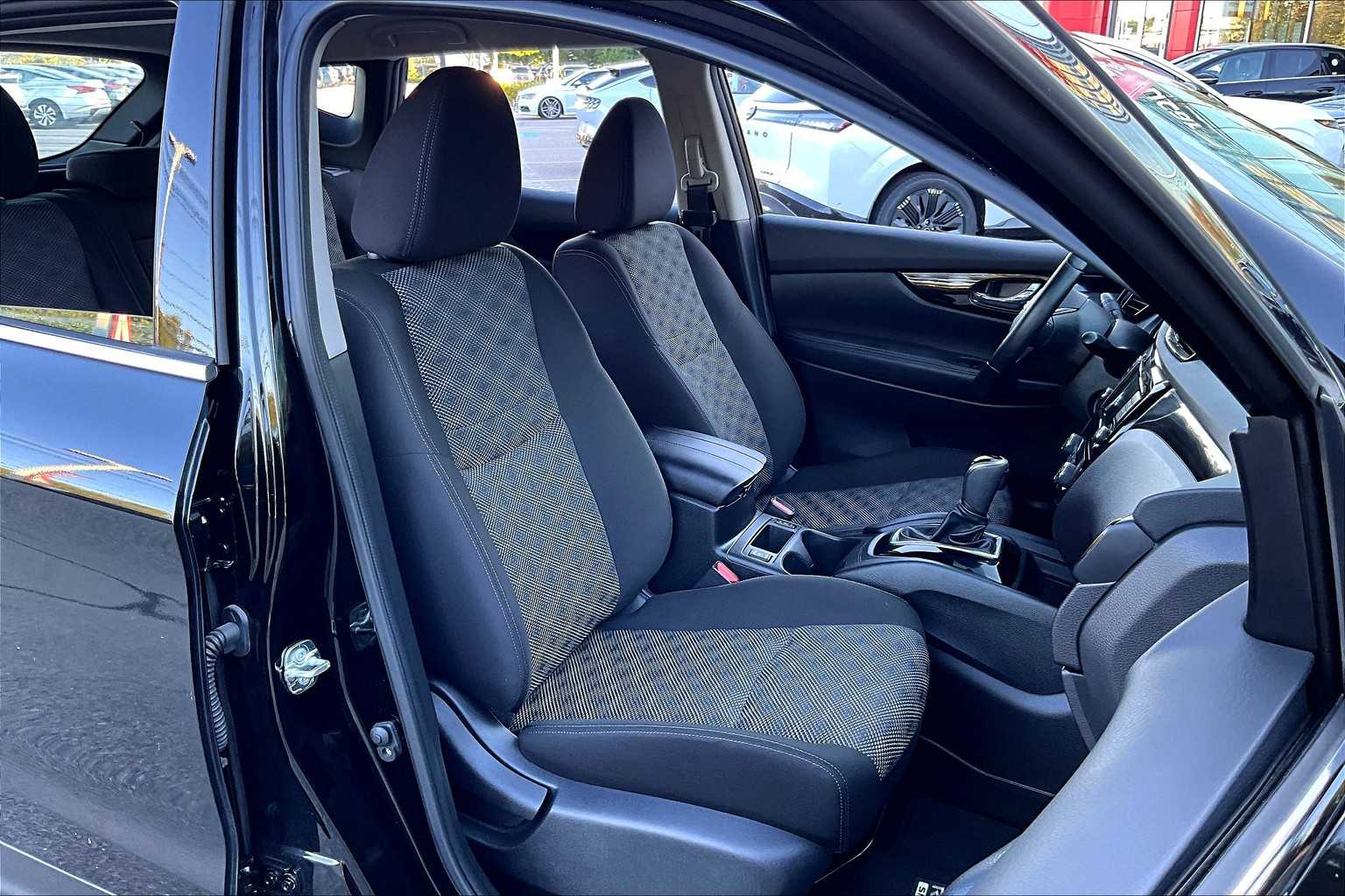 2021 Nissan Rogue Sport SV - Photo 11