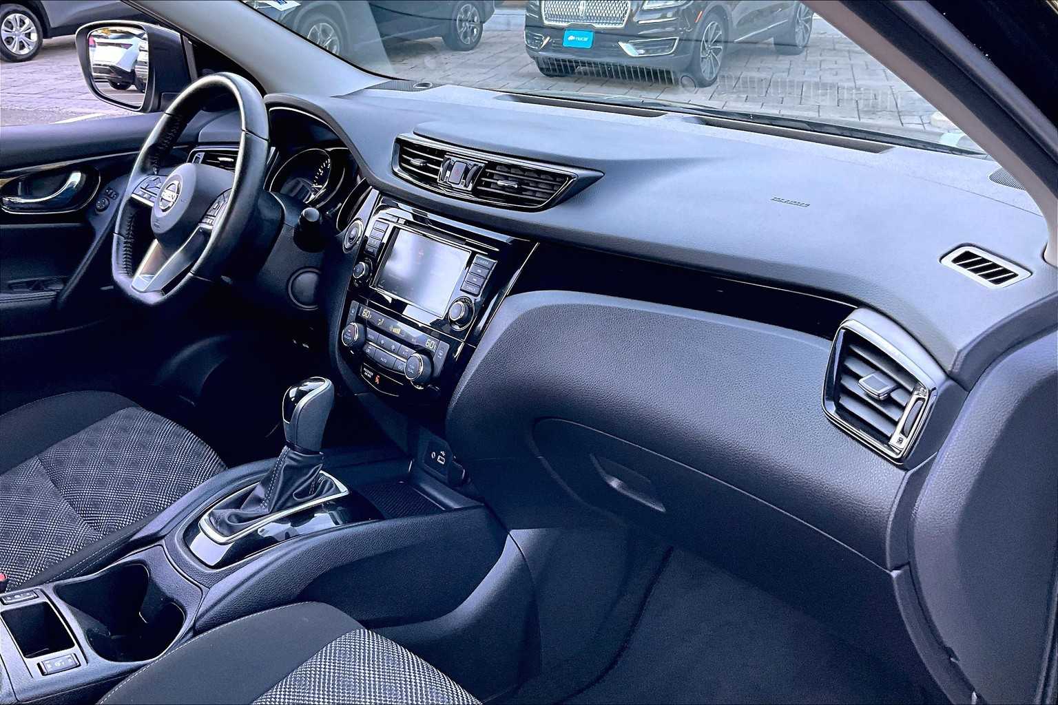 2021 Nissan Rogue Sport SV - Photo 14