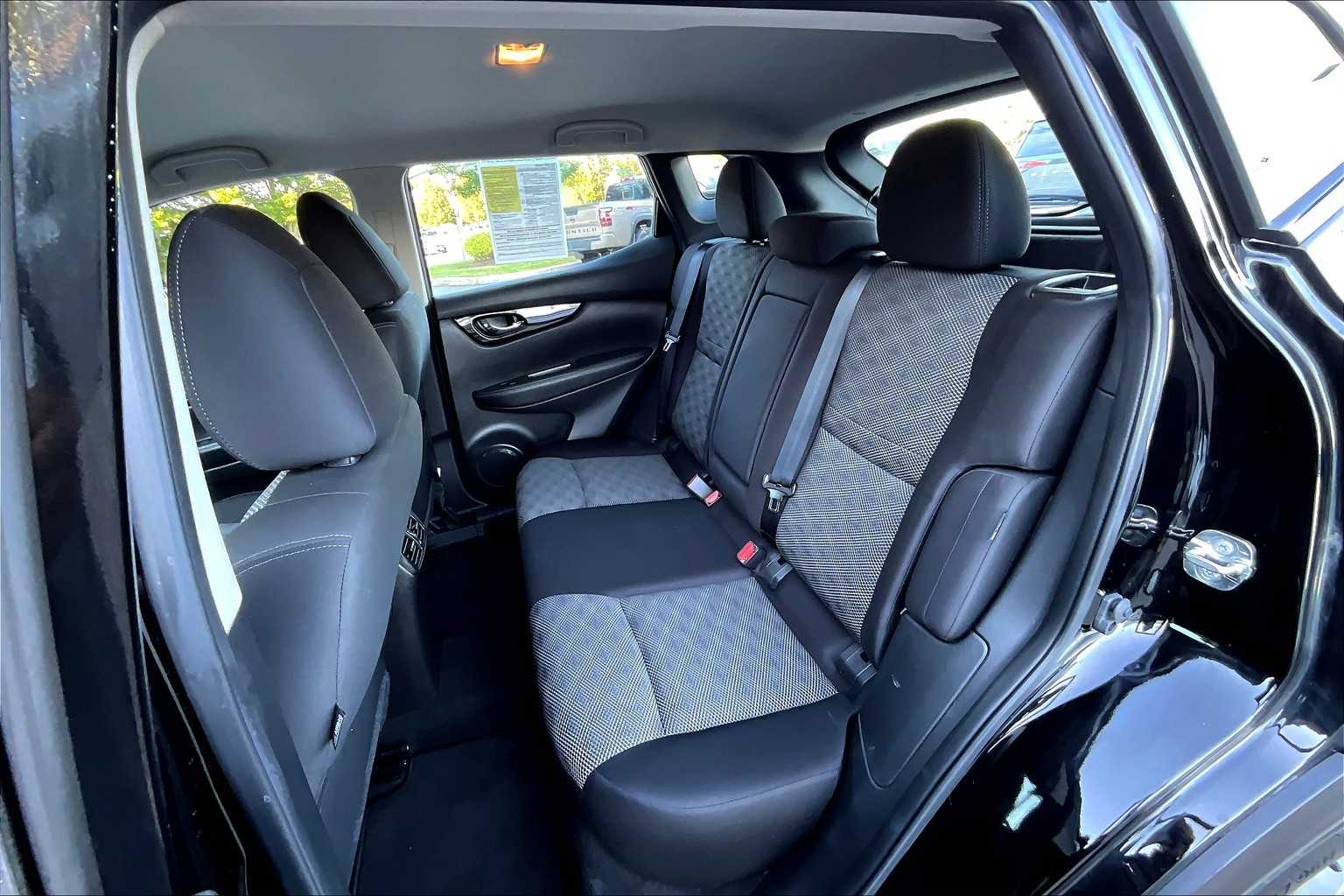2021 Nissan Rogue Sport SV - Photo 15