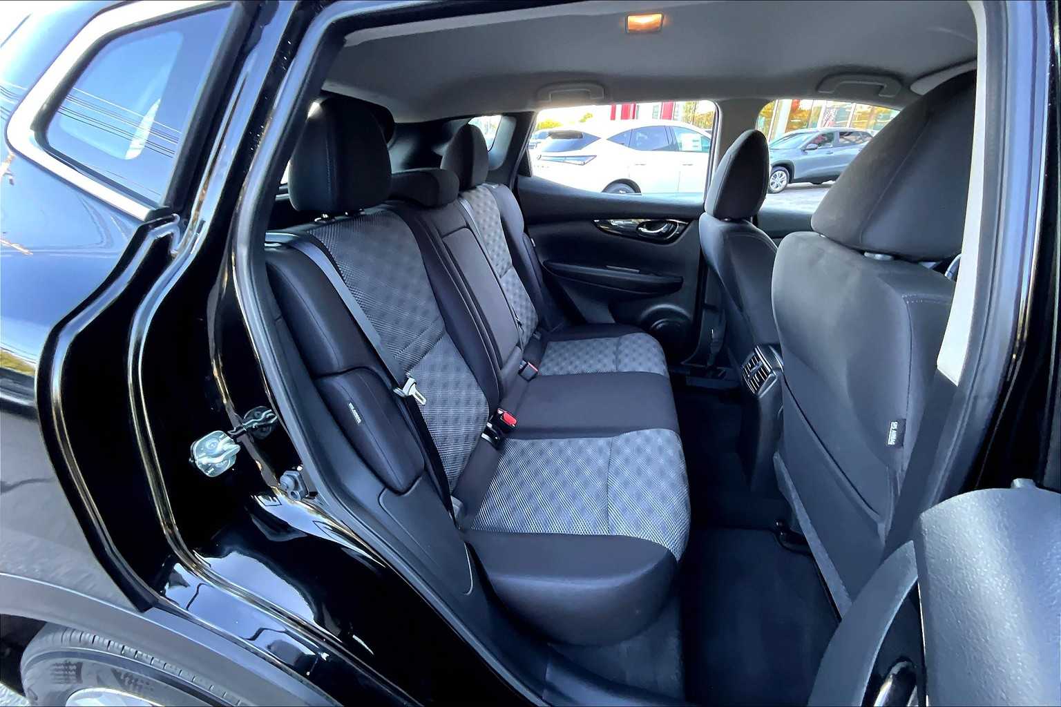 2021 Nissan Rogue Sport SV - Photo 16