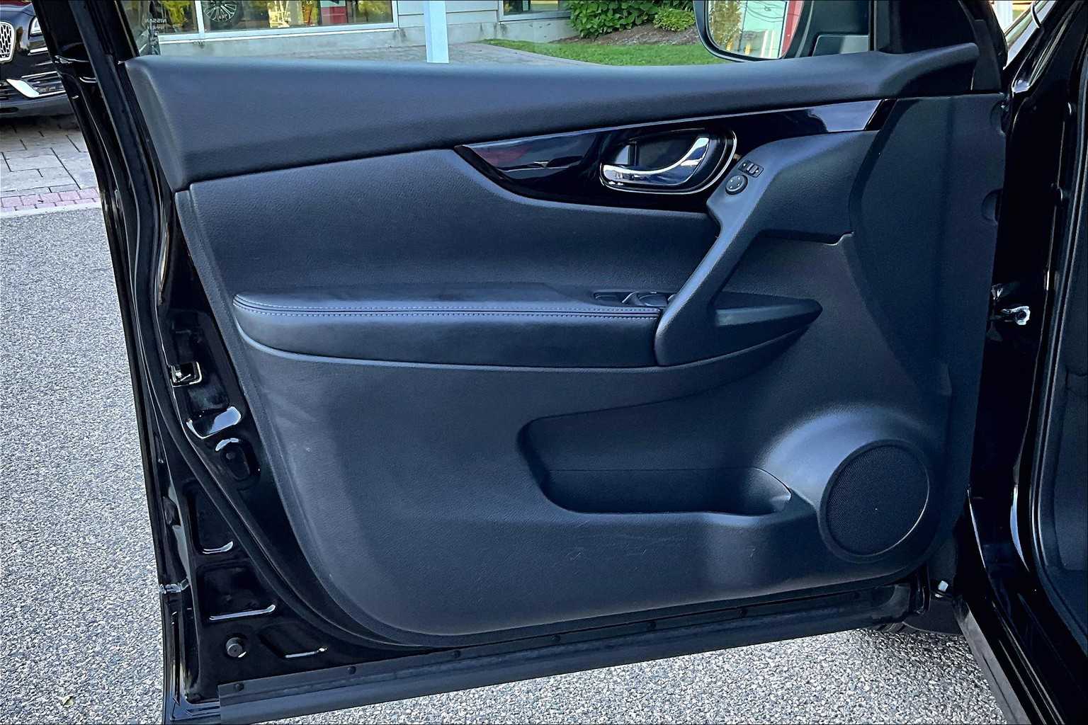2021 Nissan Rogue Sport SV - Photo 9