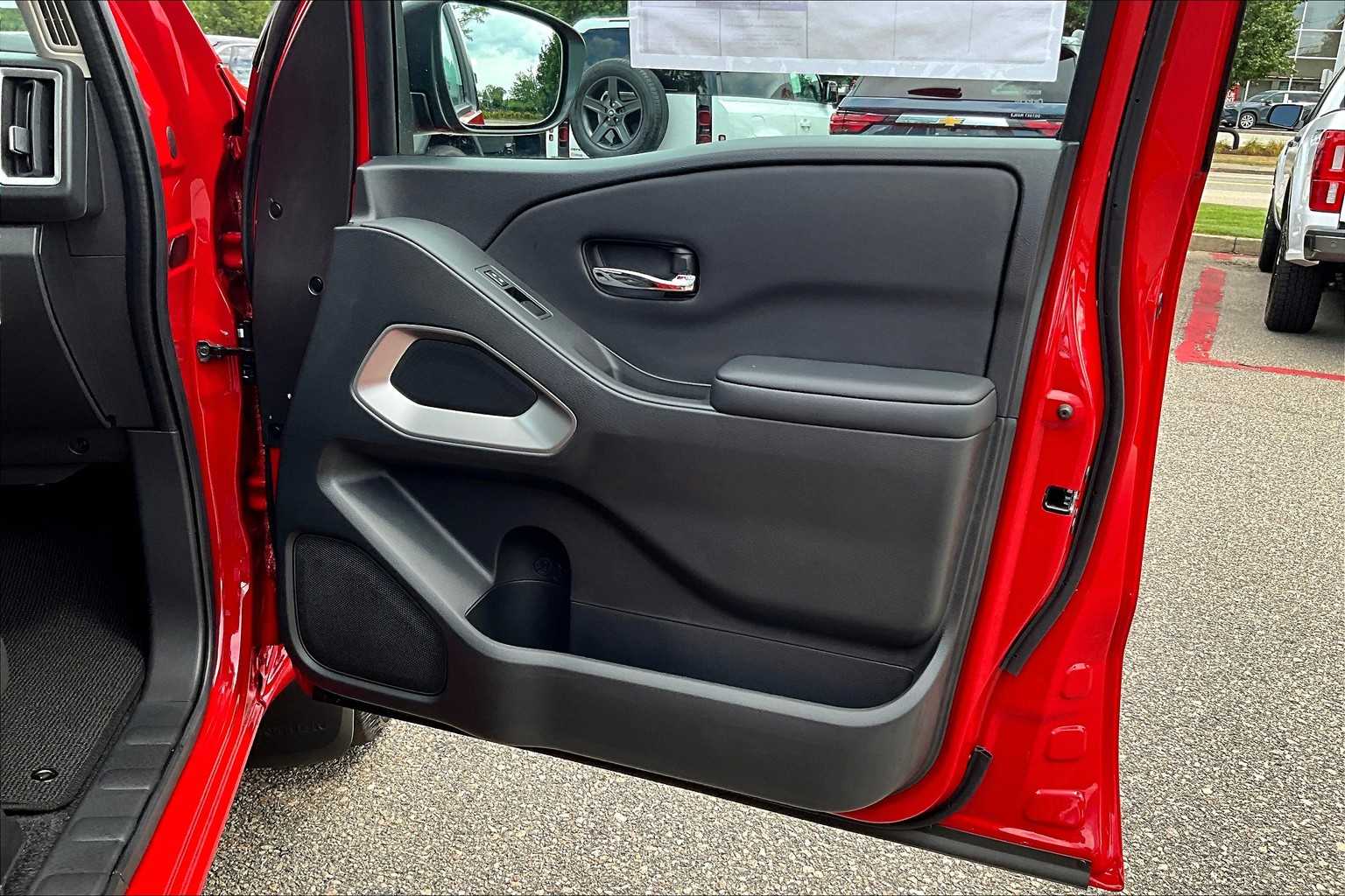 2025 Nissan Frontier SV - Photo 12