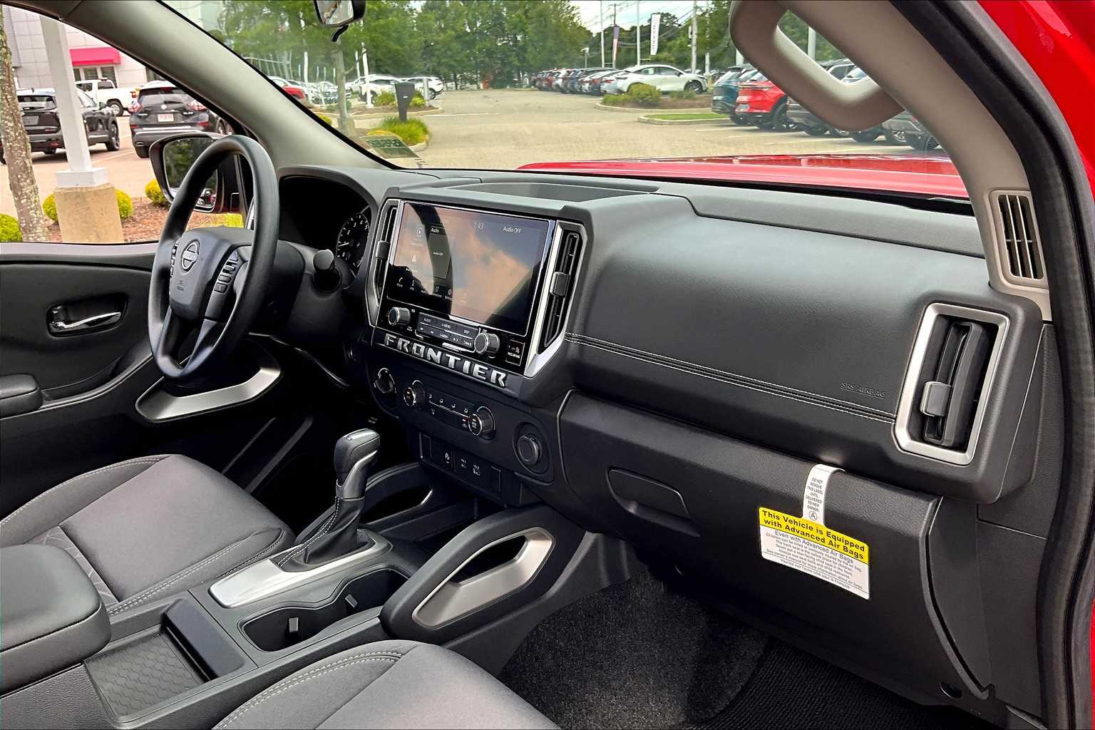 2025 Nissan Frontier SV - Photo 14