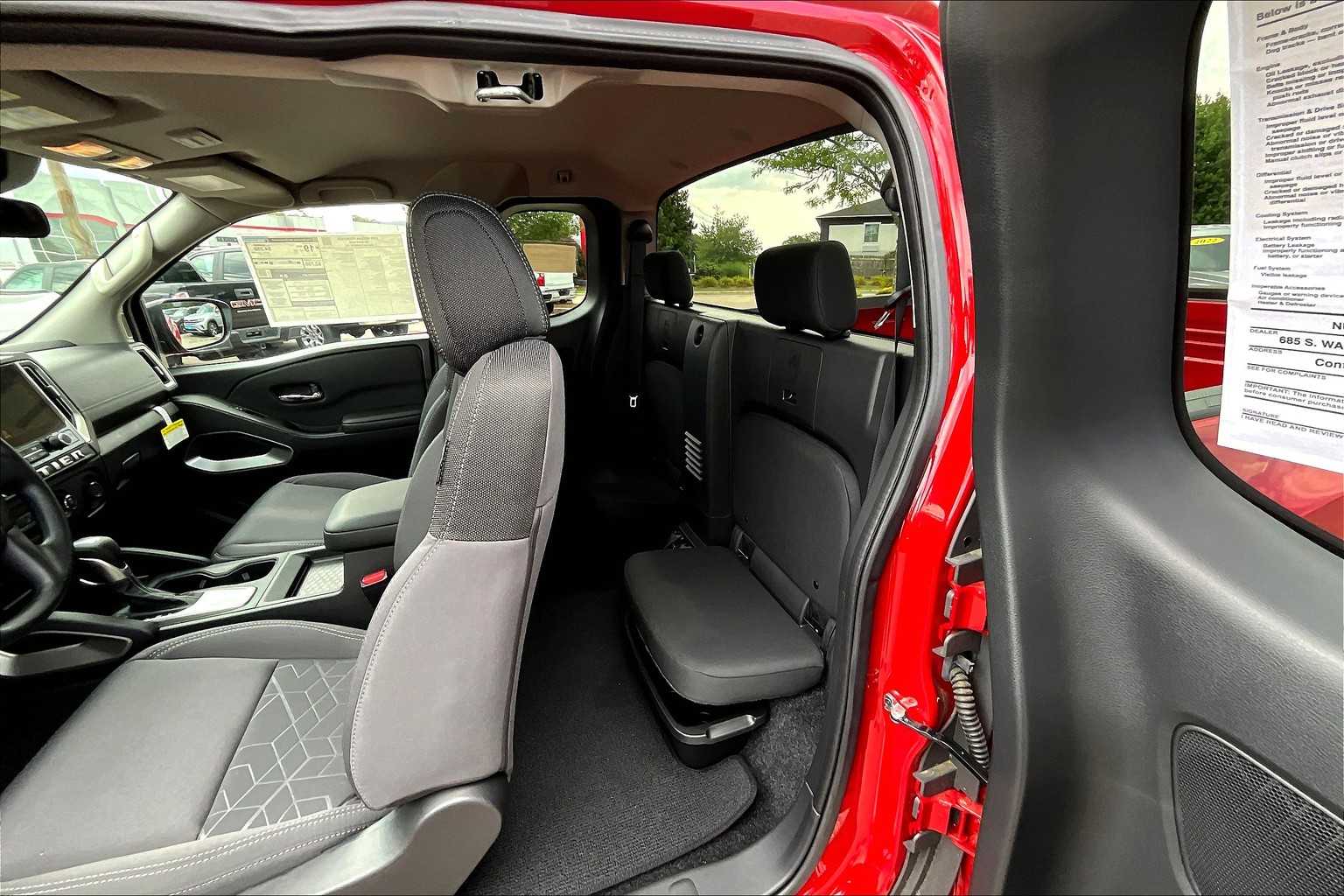 2025 Nissan Frontier SV - Photo 15