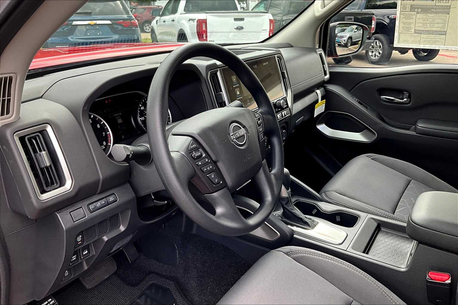 2025 Nissan Frontier SV - Photo 8