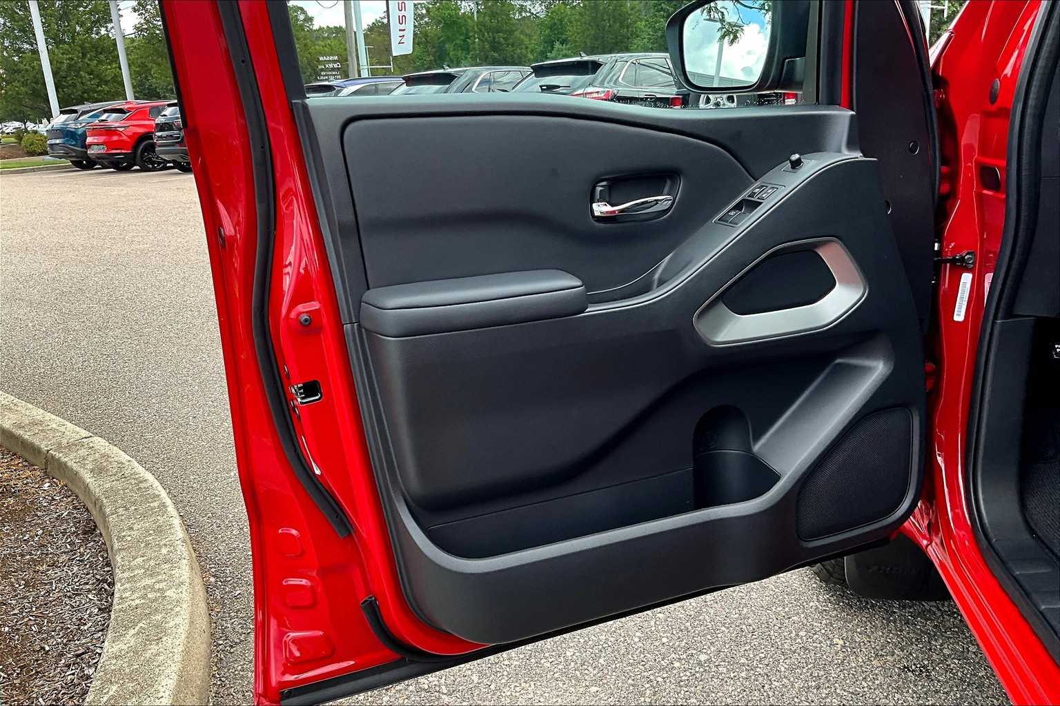 2025 Nissan Frontier SV - Photo 9