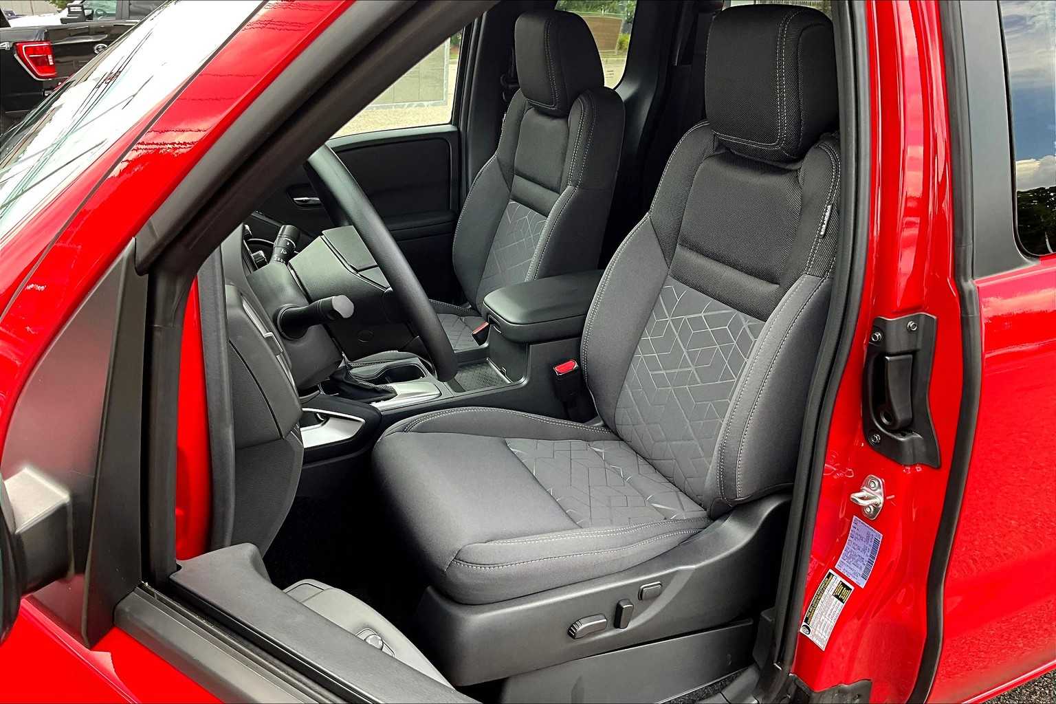 2025 Nissan Frontier SV - Photo 10