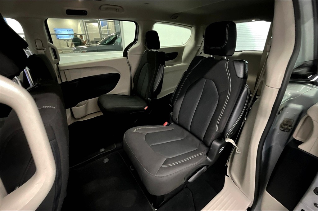 2023 Chrysler Voyager LX - Photo 15