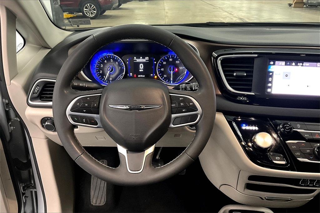 2023 Chrysler Voyager LX - Photo 18
