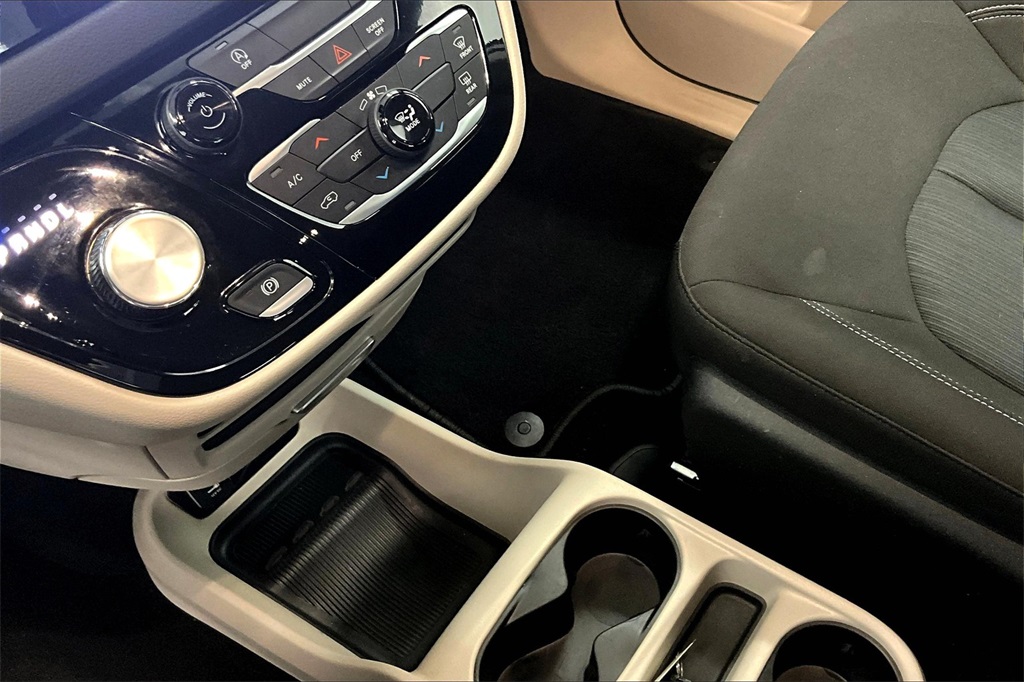 2023 Chrysler Voyager LX - Photo 21