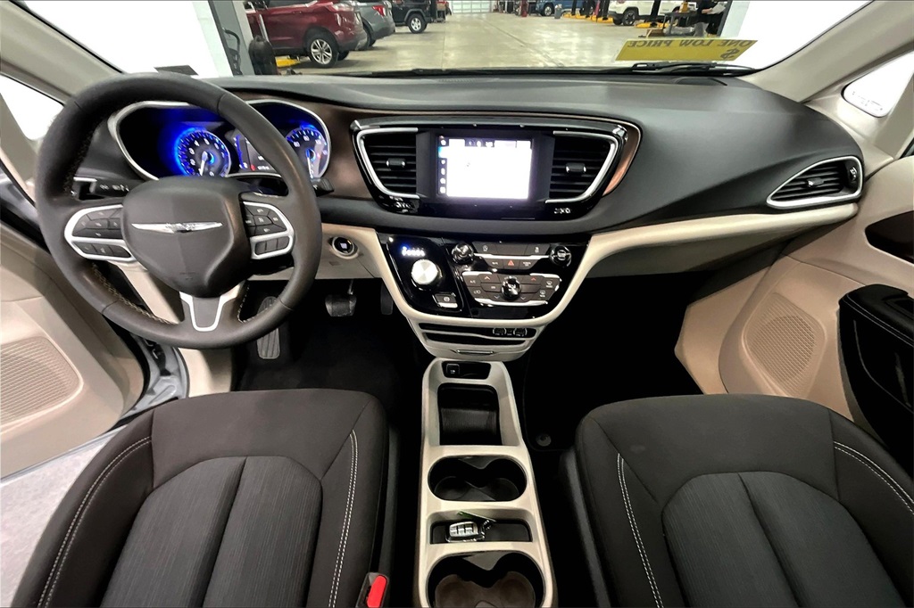2023 Chrysler Voyager LX - Photo 22