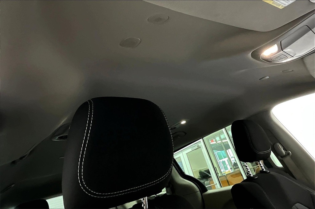2023 Chrysler Voyager LX - Photo 23