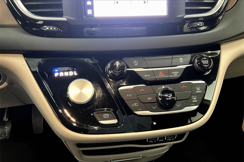 2023 Chrysler Voyager LX - Photo 27
