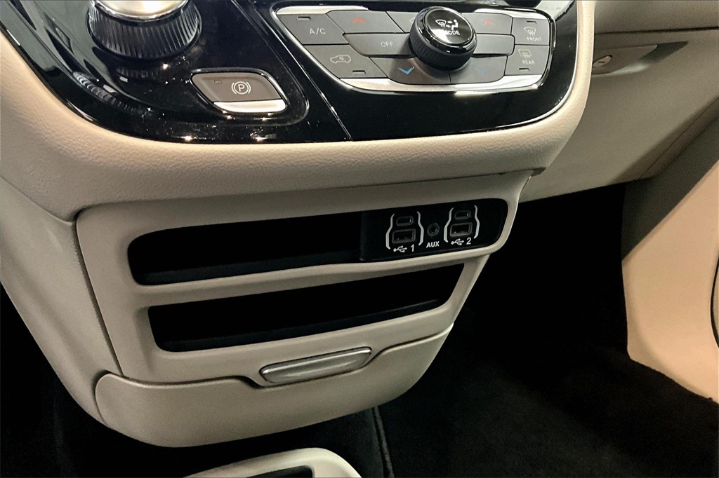 2023 Chrysler Voyager LX - Photo 28