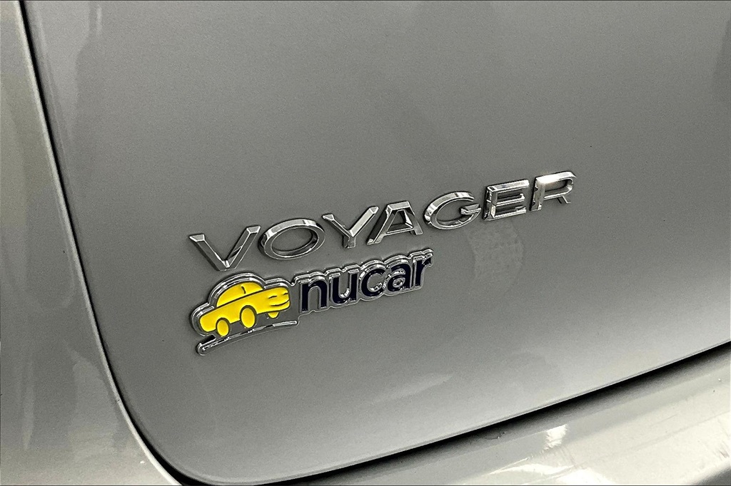 2023 Chrysler Voyager LX - Photo 29