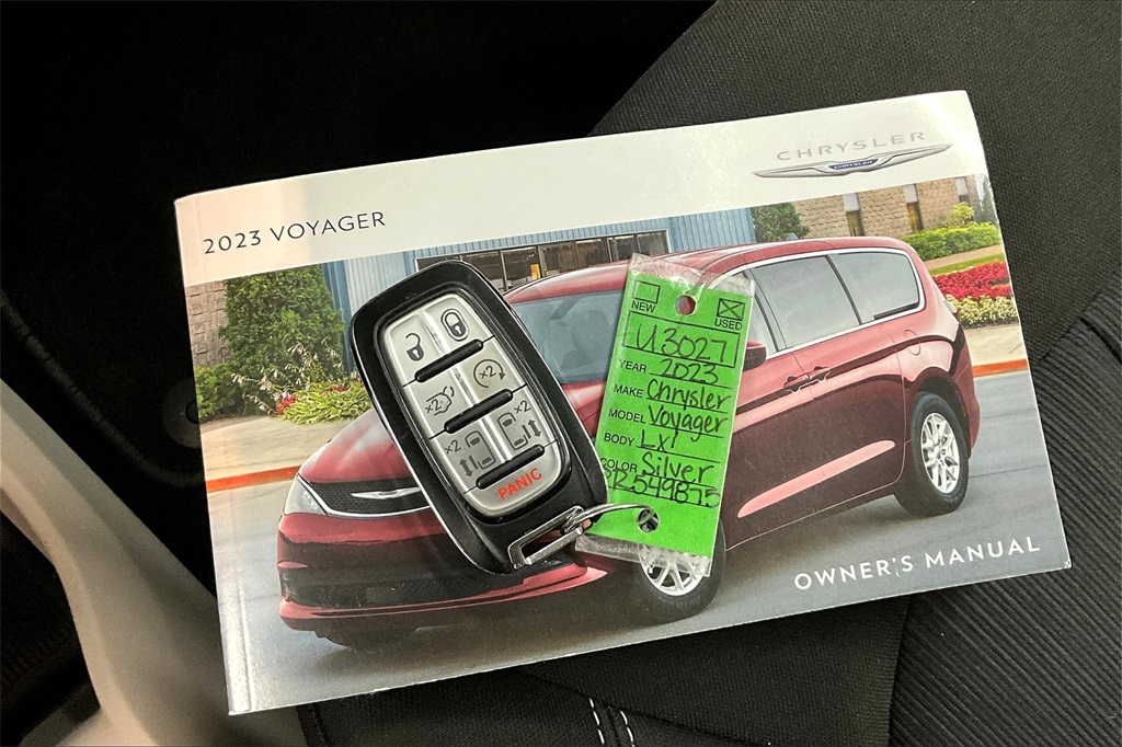 2023 Chrysler Voyager LX - Photo 31