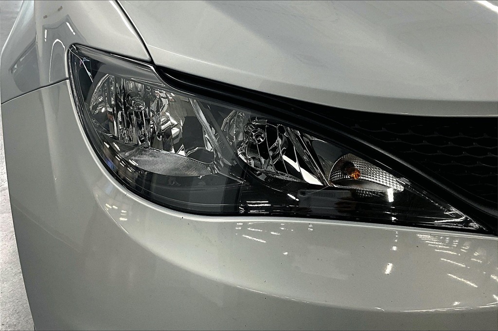 2023 Chrysler Voyager LX - Photo 33