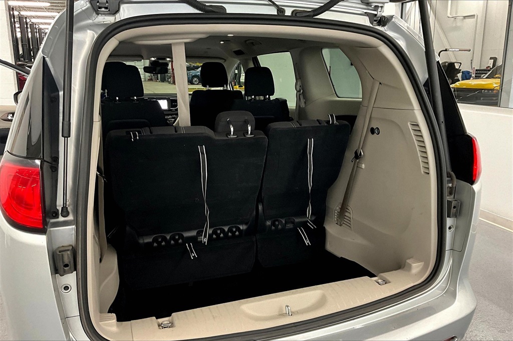 2023 Chrysler Voyager LX - Photo 37