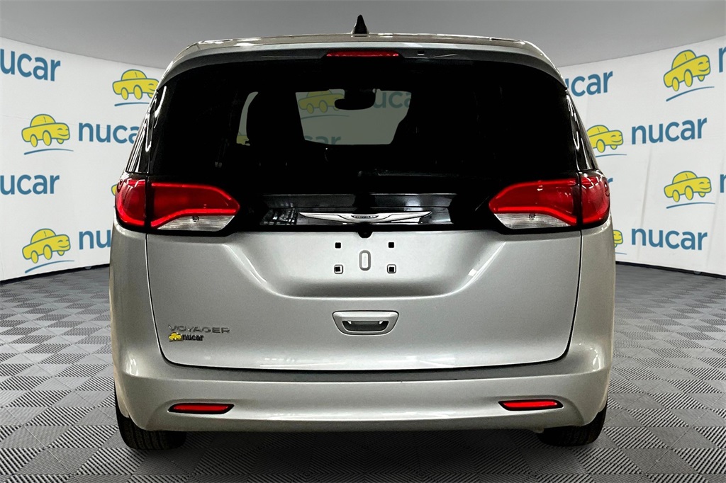 2023 Chrysler Voyager LX - Photo 5