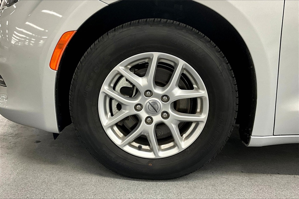 2023 Chrysler Voyager LX - Photo 7