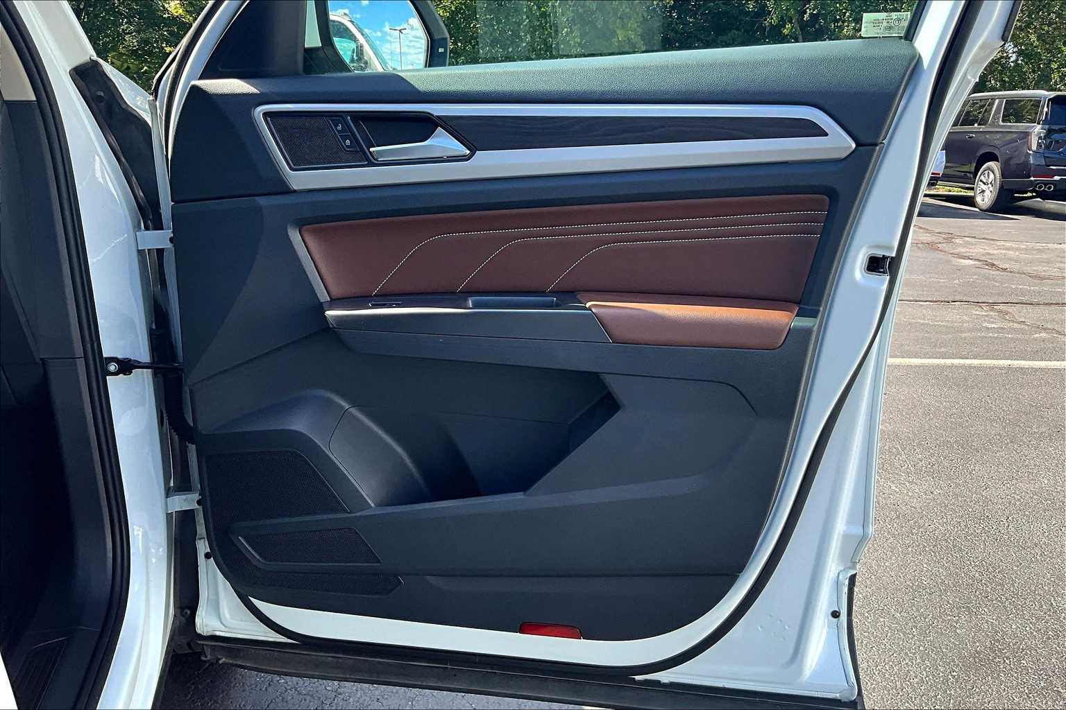 2023 Volkswagen Atlas 3.6L V6 SE w/Technology - Photo 12