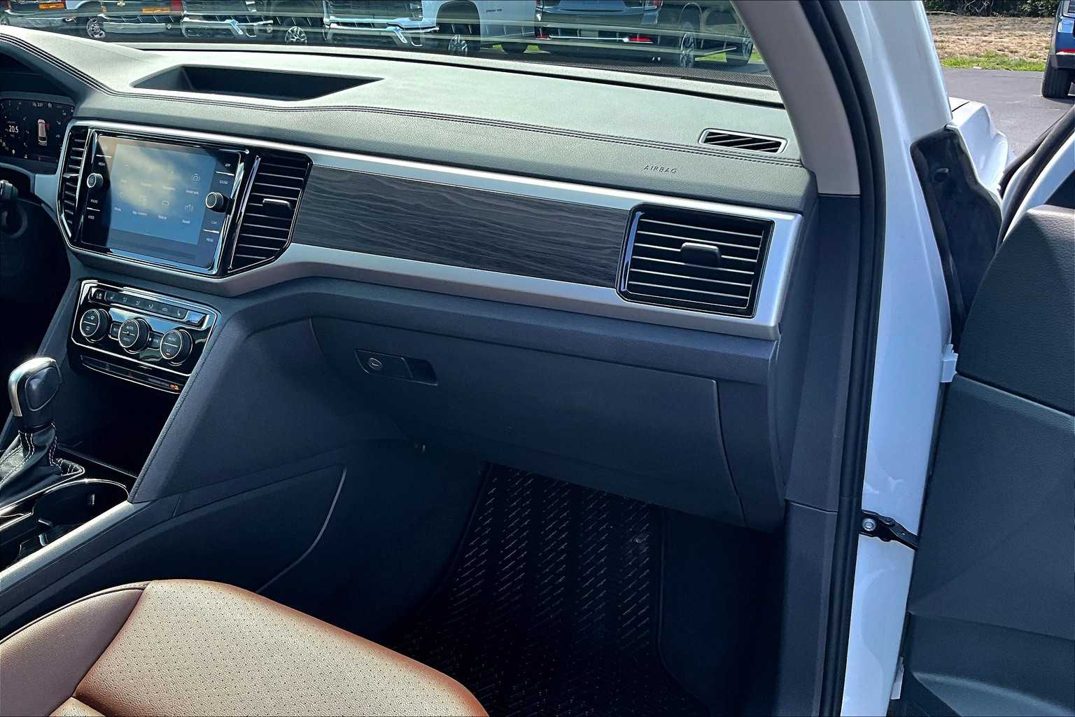2023 Volkswagen Atlas 3.6L V6 SE w/Technology - Photo 13