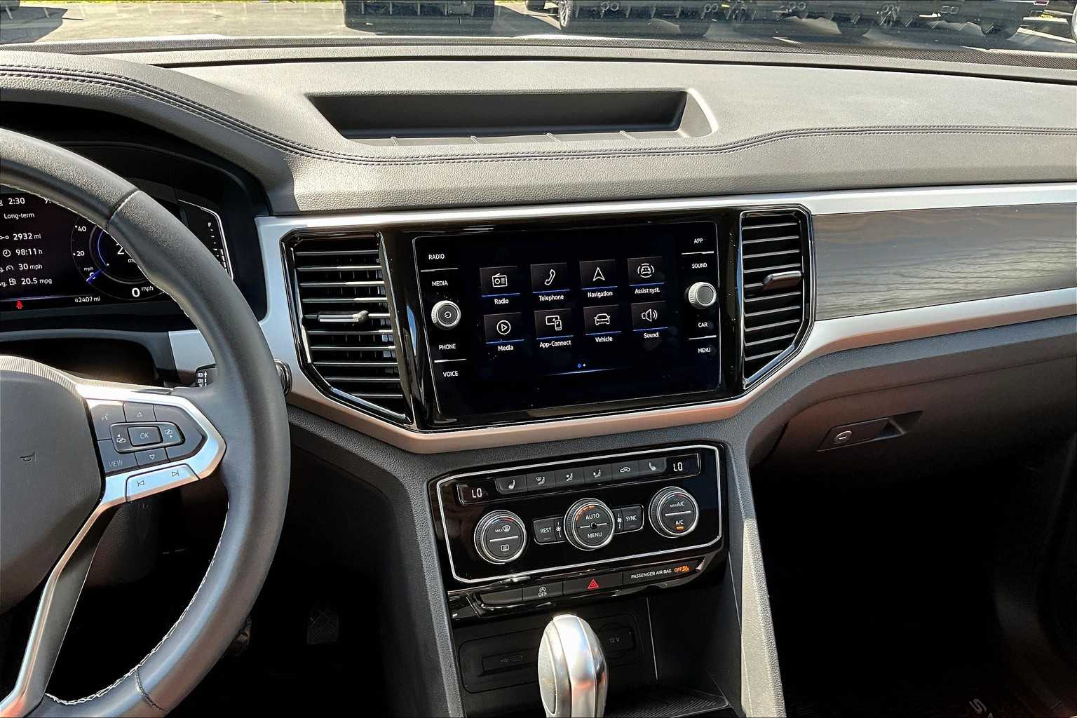 2023 Volkswagen Atlas 3.6L V6 SE w/Technology - Photo 17