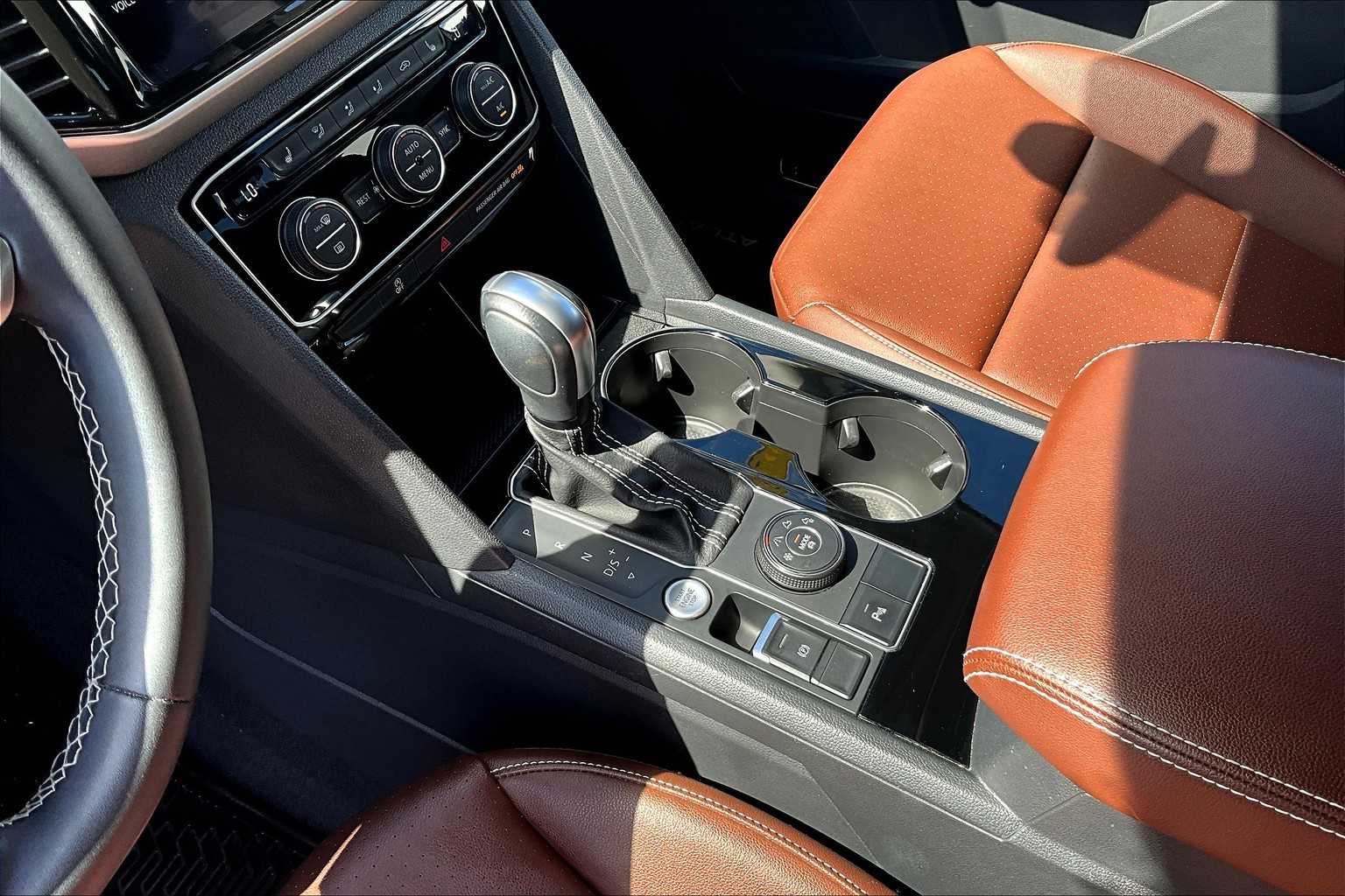 2023 Volkswagen Atlas 3.6L V6 SE w/Technology - Photo 19