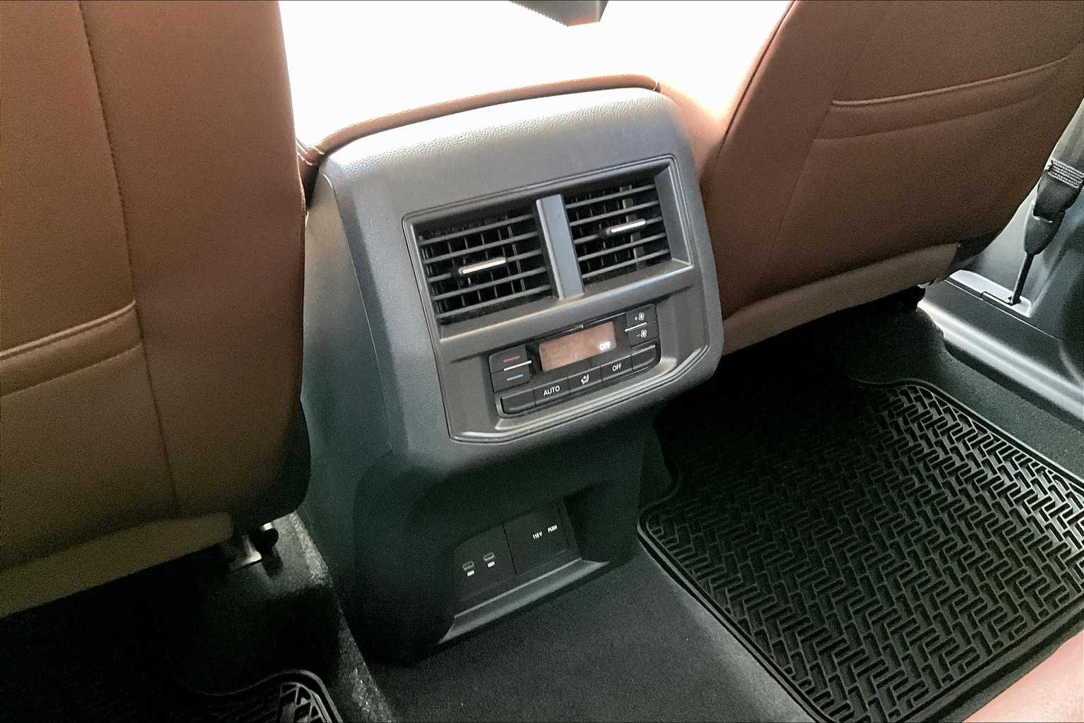 2023 Volkswagen Atlas 3.6L V6 SE w/Technology - Photo 28