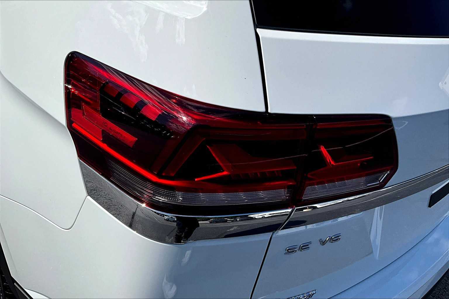 2023 Volkswagen Atlas 3.6L V6 SE w/Technology - Photo 32
