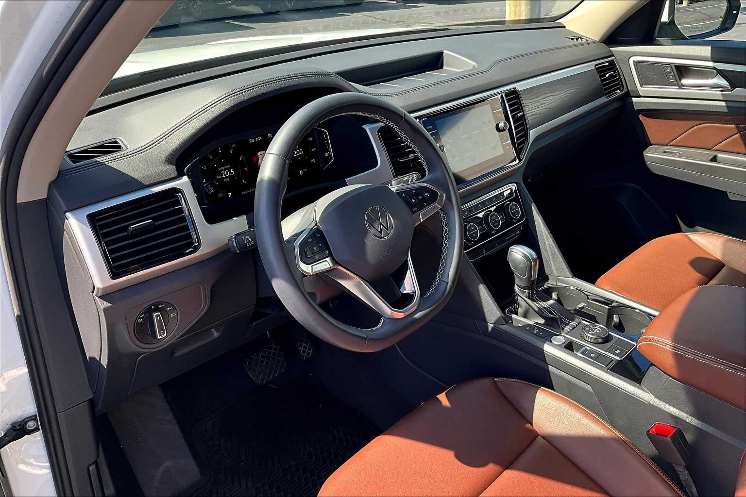 2023 Volkswagen Atlas 3.6L V6 SE w/Technology - Photo 8