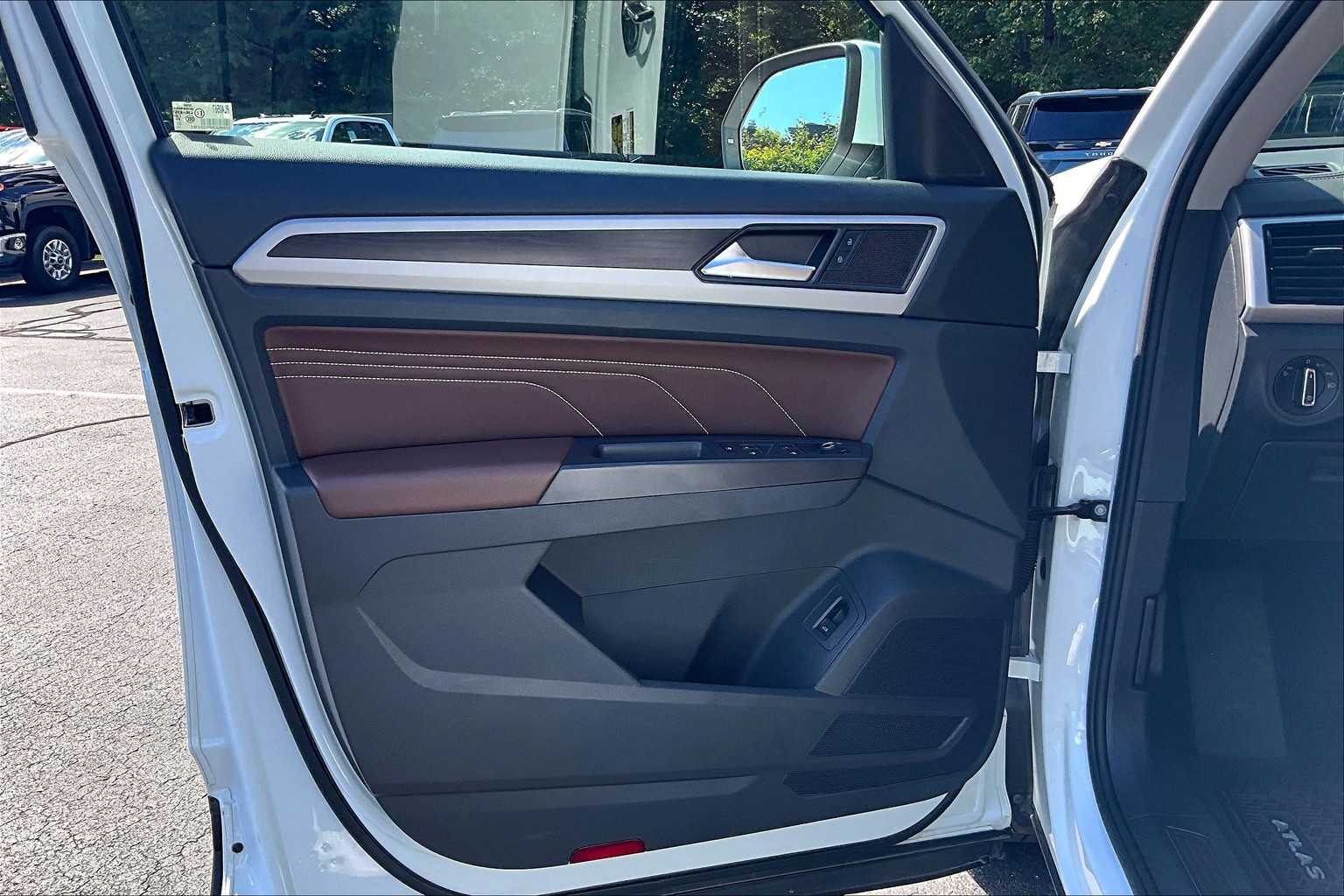 2023 Volkswagen Atlas 3.6L V6 SE w/Technology - Photo 9