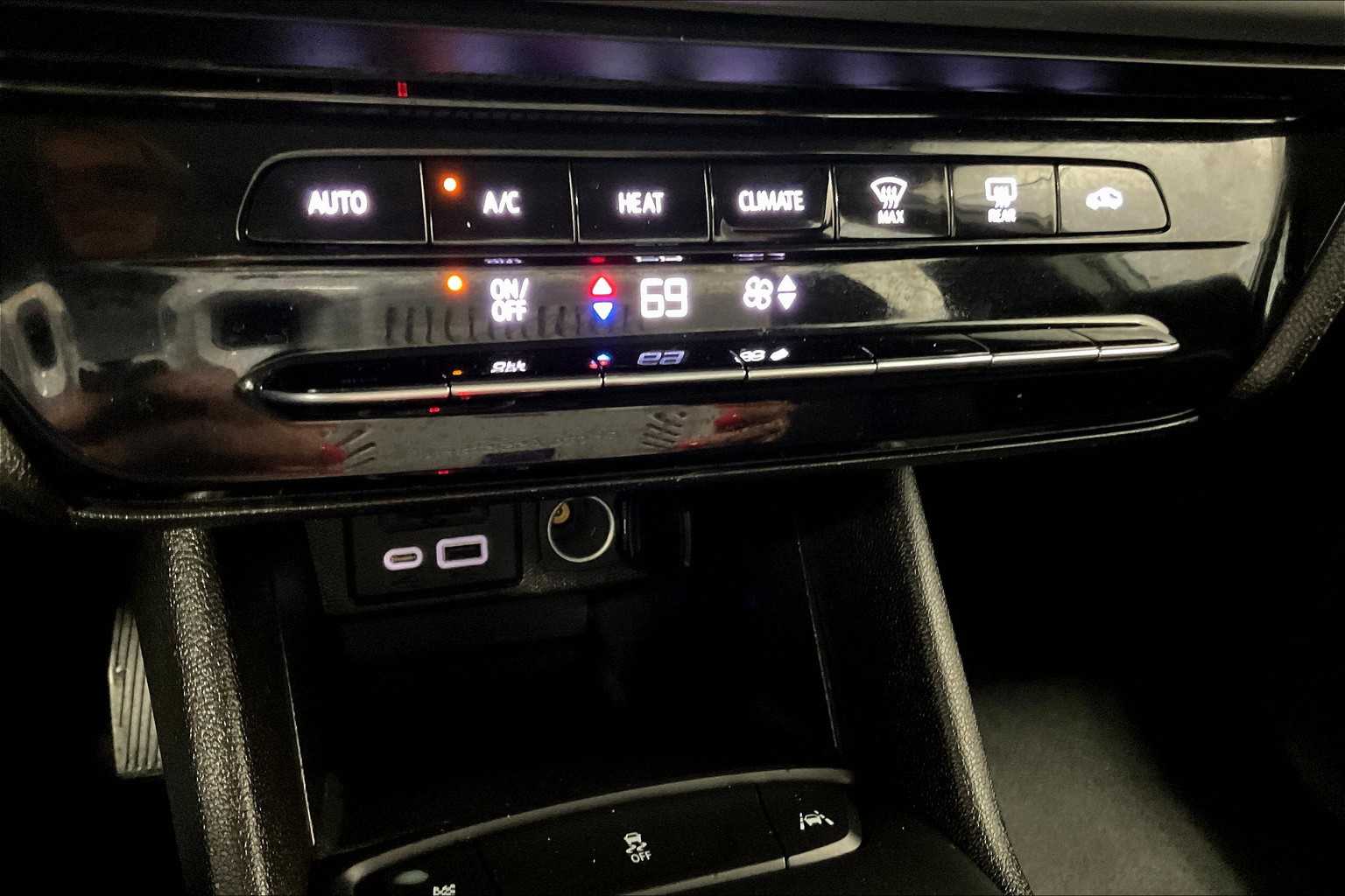 2023 Chevrolet Bolt EV 1LT - Photo 25