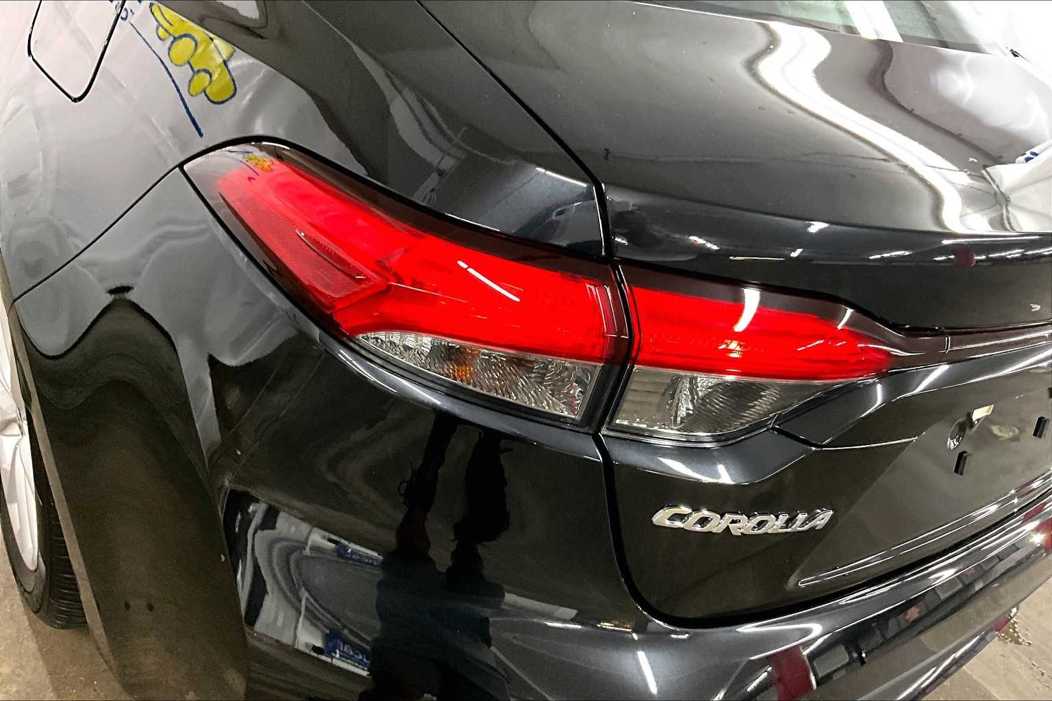 2022 Toyota Corolla XLE - Photo 32