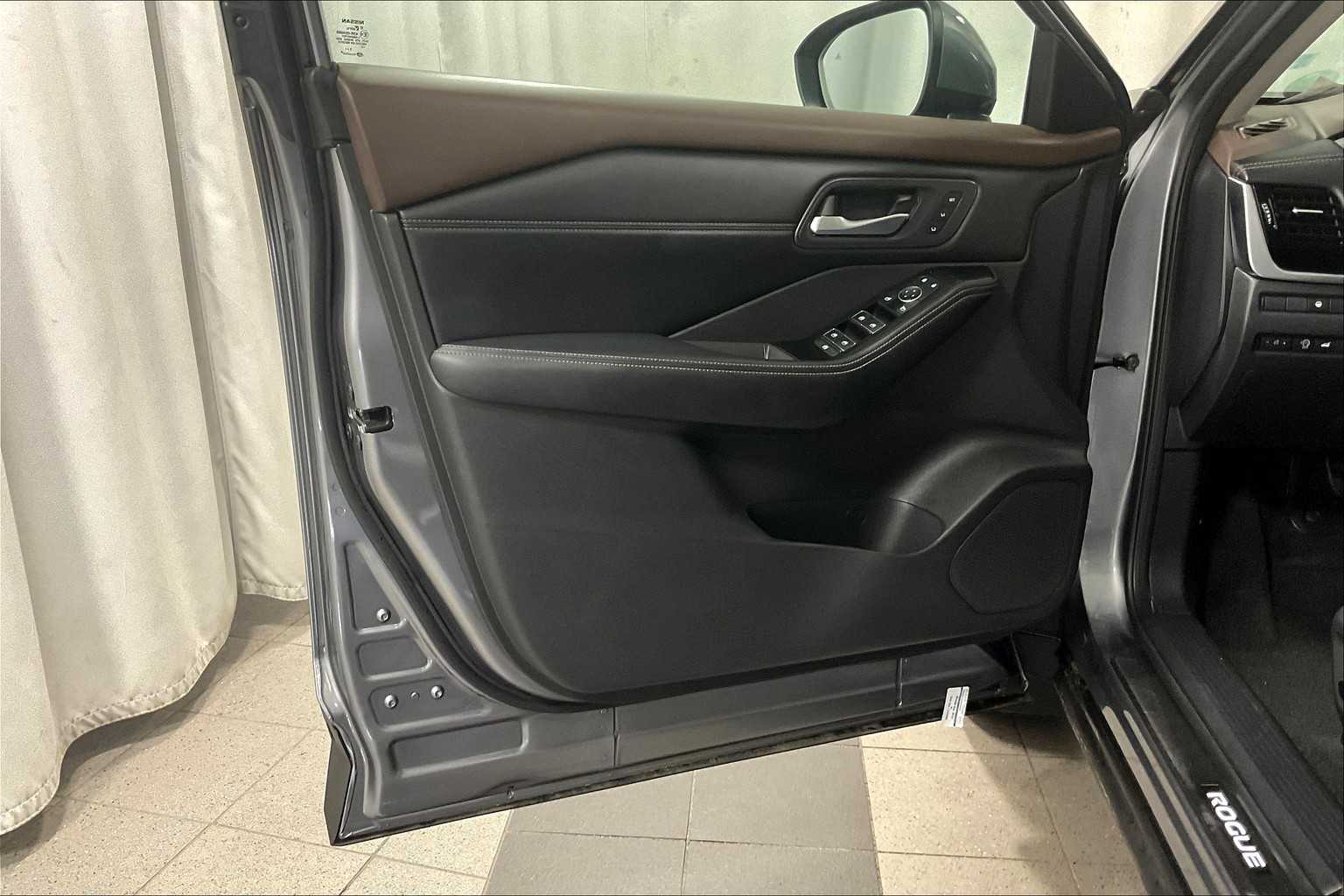 2023 Nissan Rogue SL - Photo 9