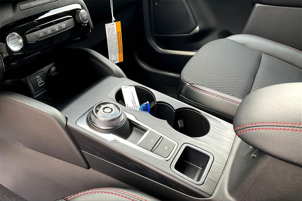 2025 Ford Escape Hybrid ST-Line Select - Photo 14