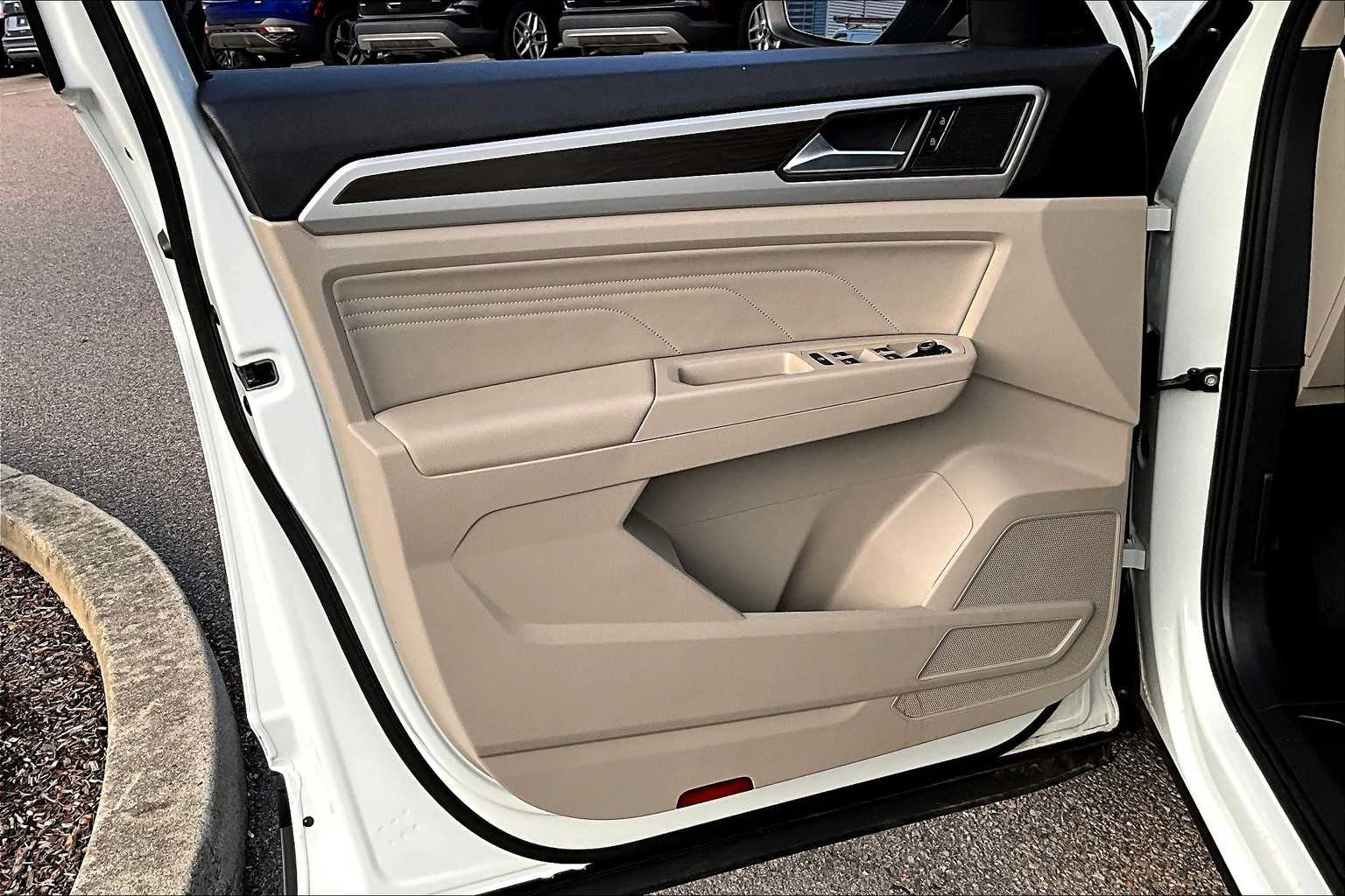 2022 Volkswagen Atlas 2.0T SE - Photo 9