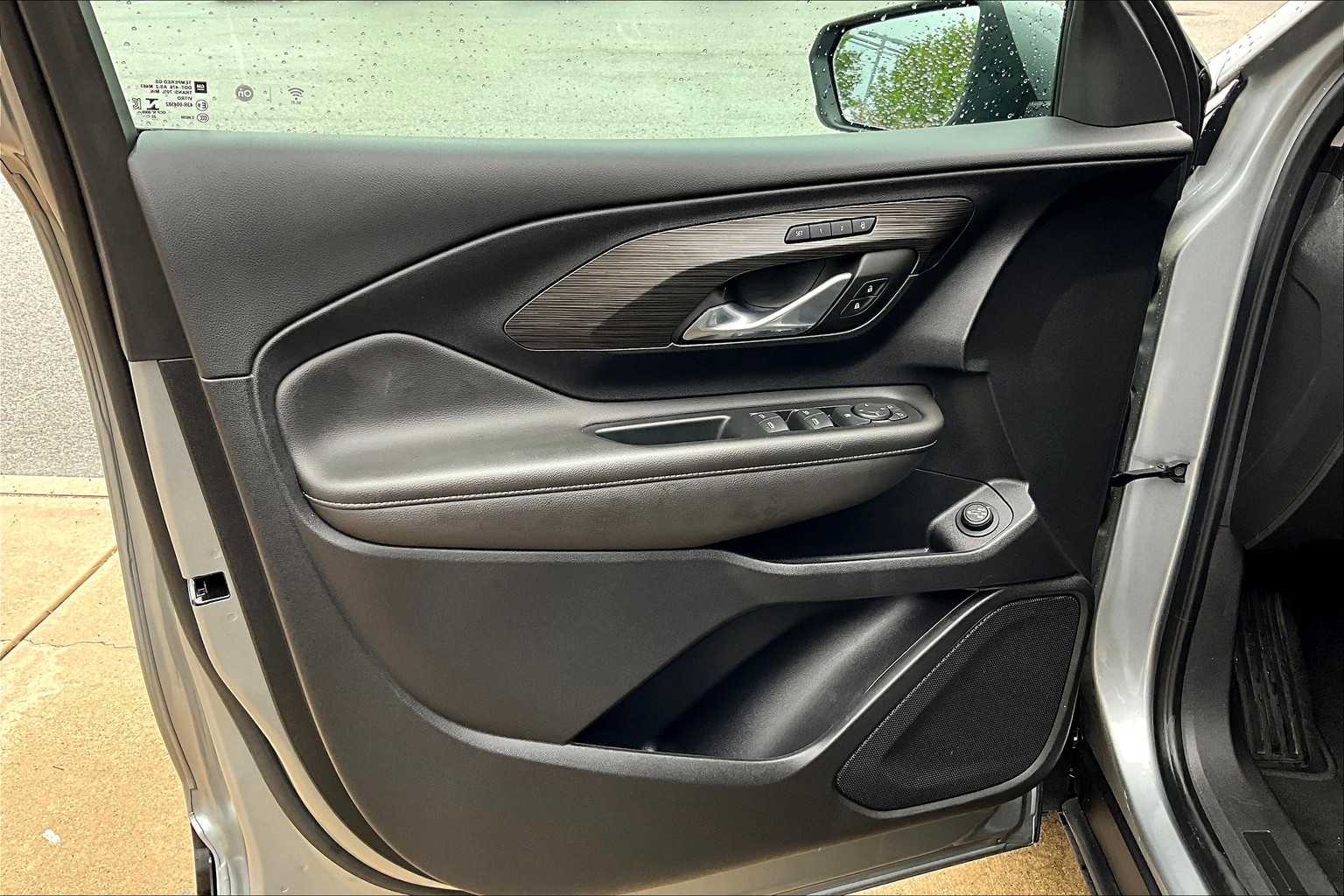 2023 GMC Terrain SLT - Photo 9