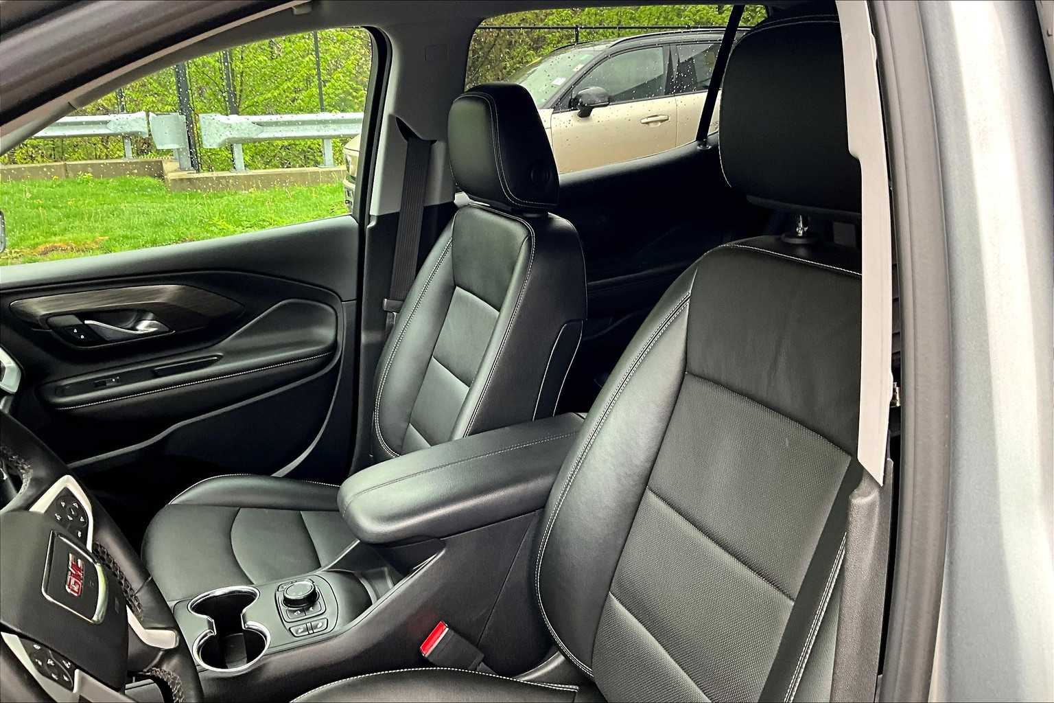 2023 GMC Terrain SLT - Photo 10