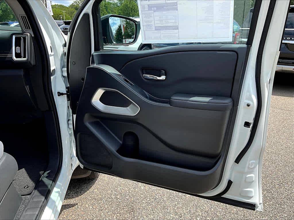 2025 Nissan Frontier SV - Photo 12