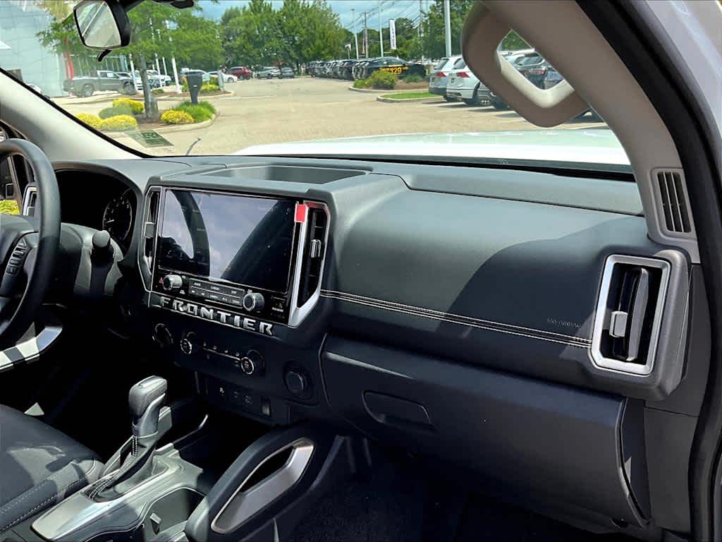 2025 Nissan Frontier SV - Photo 13