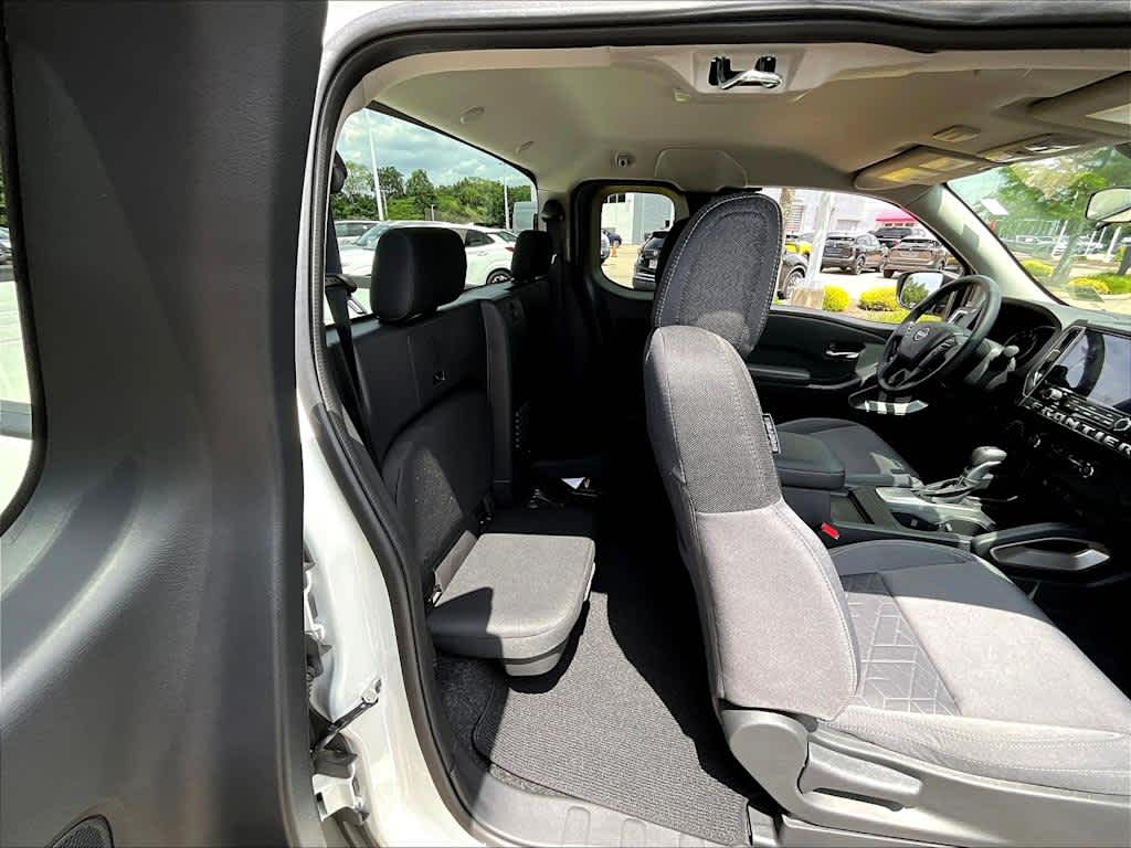 2025 Nissan Frontier SV - Photo 15