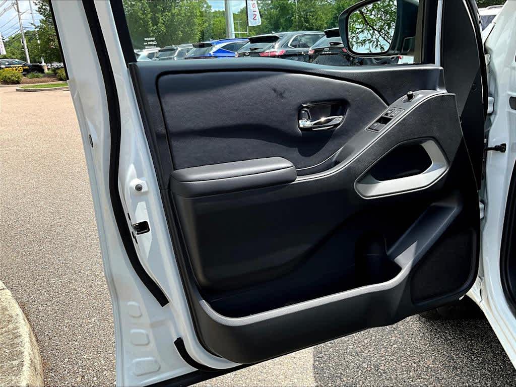 2025 Nissan Frontier SV - Photo 9