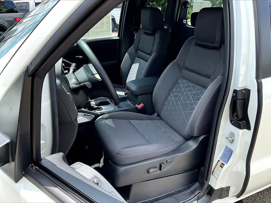 2025 Nissan Frontier SV - Photo 10