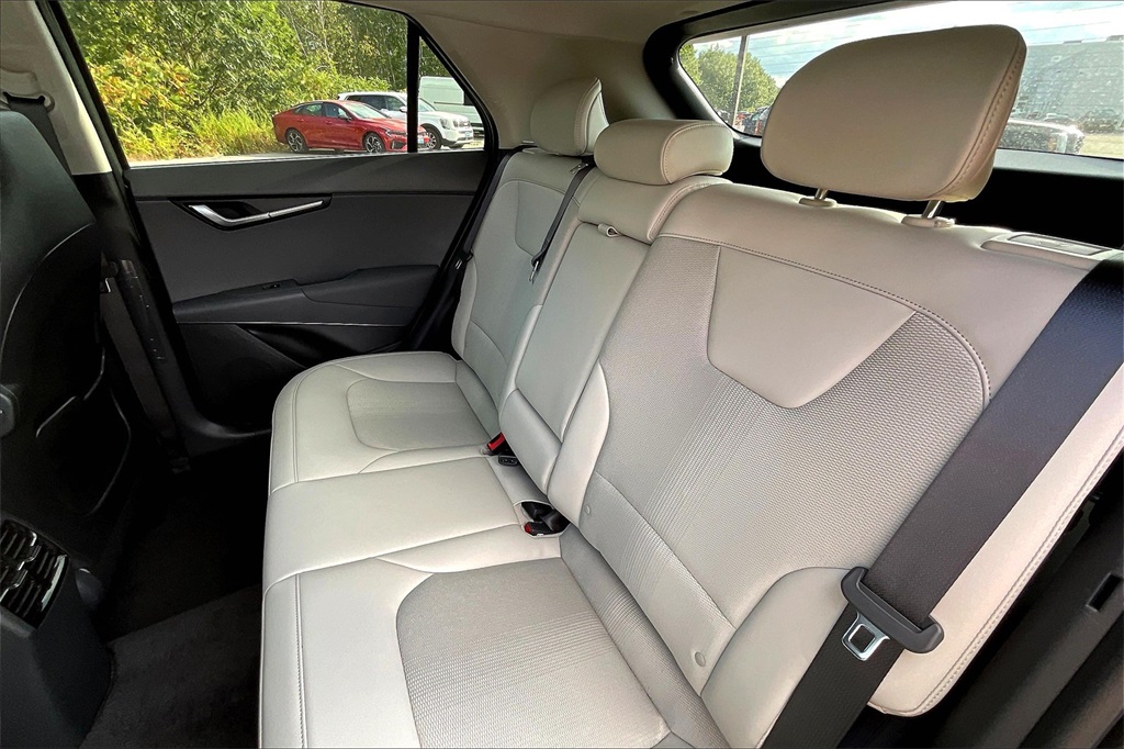 2025 Kia Niro EX Touring - Photo 15